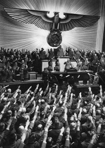 Ομιλία του Αδόλφου Χίτλερ στο Ράιχσταγκ στις 11 Νοεμβρίου 1941. (Πηγή: https://commons.wikimedia.org/wiki/File:Bundesarchiv_Bild_183-B06275,_Berlin,_Reichstagssitzung,_Rede_Adolf_Hitler.jpg )